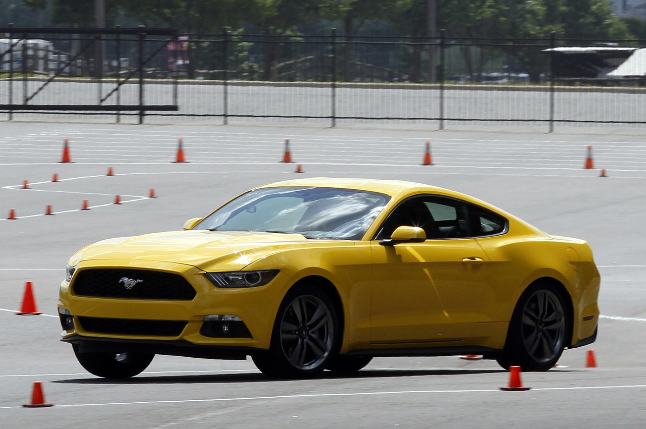 2015 Ford Mustang EcoBoost Turbo 2.3L I4 305 HP / 300 LB-FT