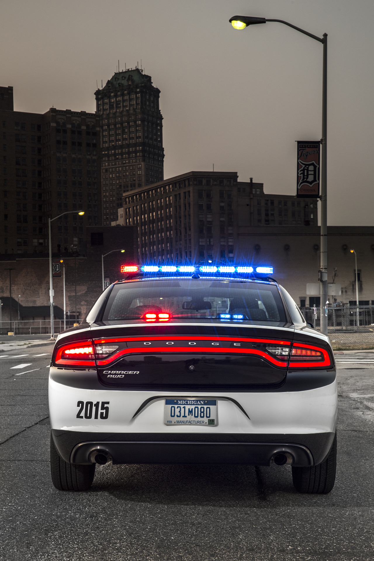 2015 Dodge Police Charger Pursuit Is Ready To Serve And Protect 370hp Awd