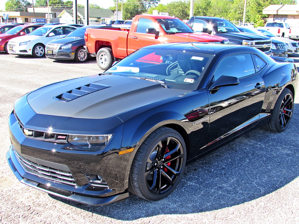 Ashen Gray and Black 2014 Camaro 1LEs.