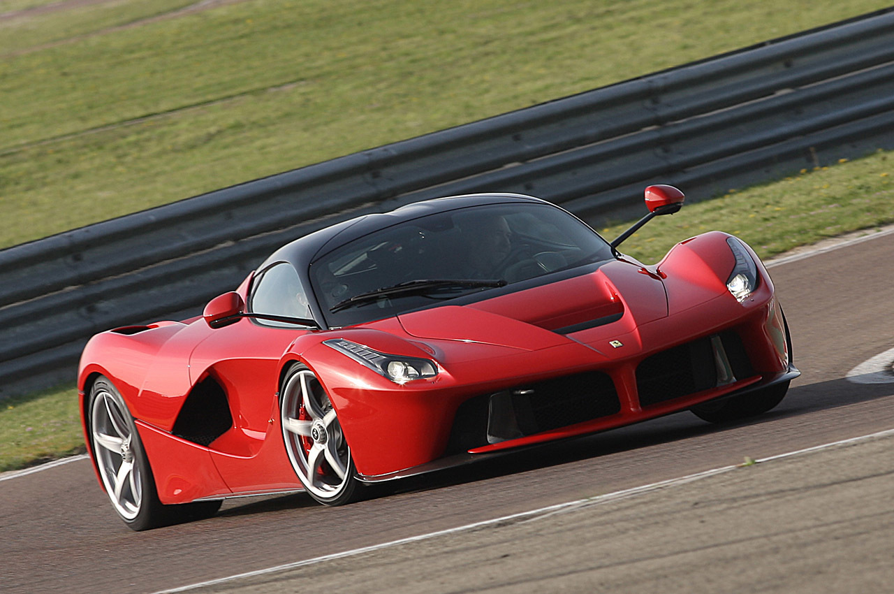 2015 Ferrari LaFerrari 950 HP 6.3L V12 + E-Motor 221 MPH $1,350,000