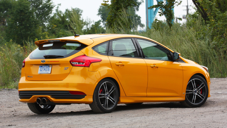 2015 Ford Focus ST Turbo 2.0L I4 275HP M6 FWD 3,223lbs $25K-$36K