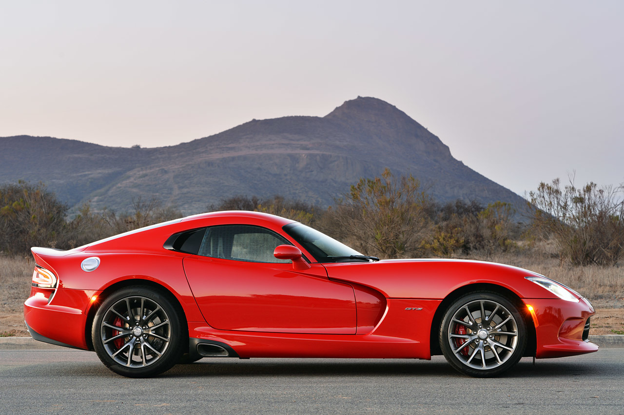 Dodge Viper srt10 сбоку